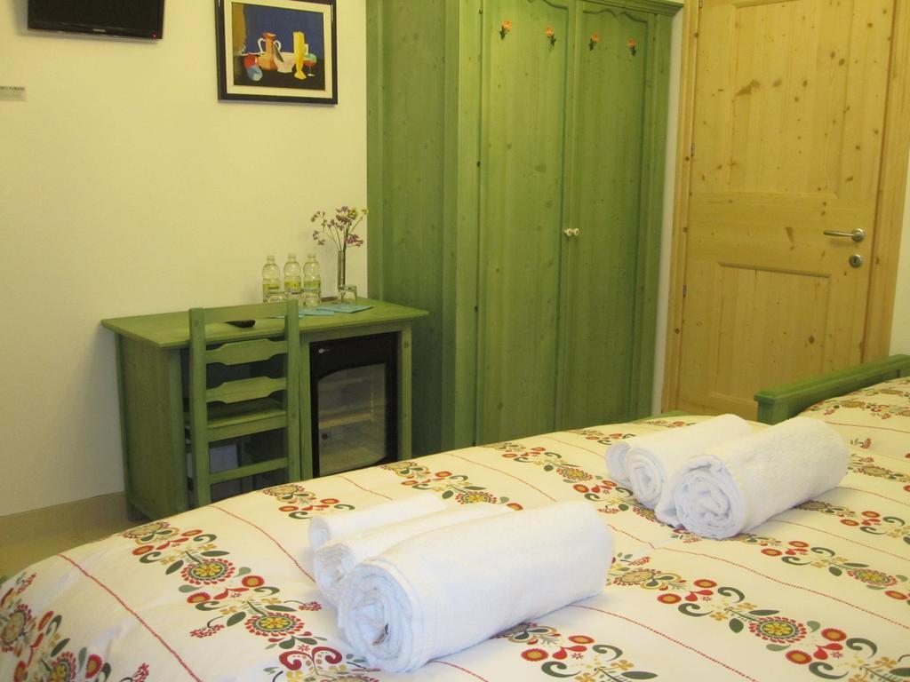 R&B La Gerla Blu Bed & Breakfast Tolmezzo Bagian luar foto