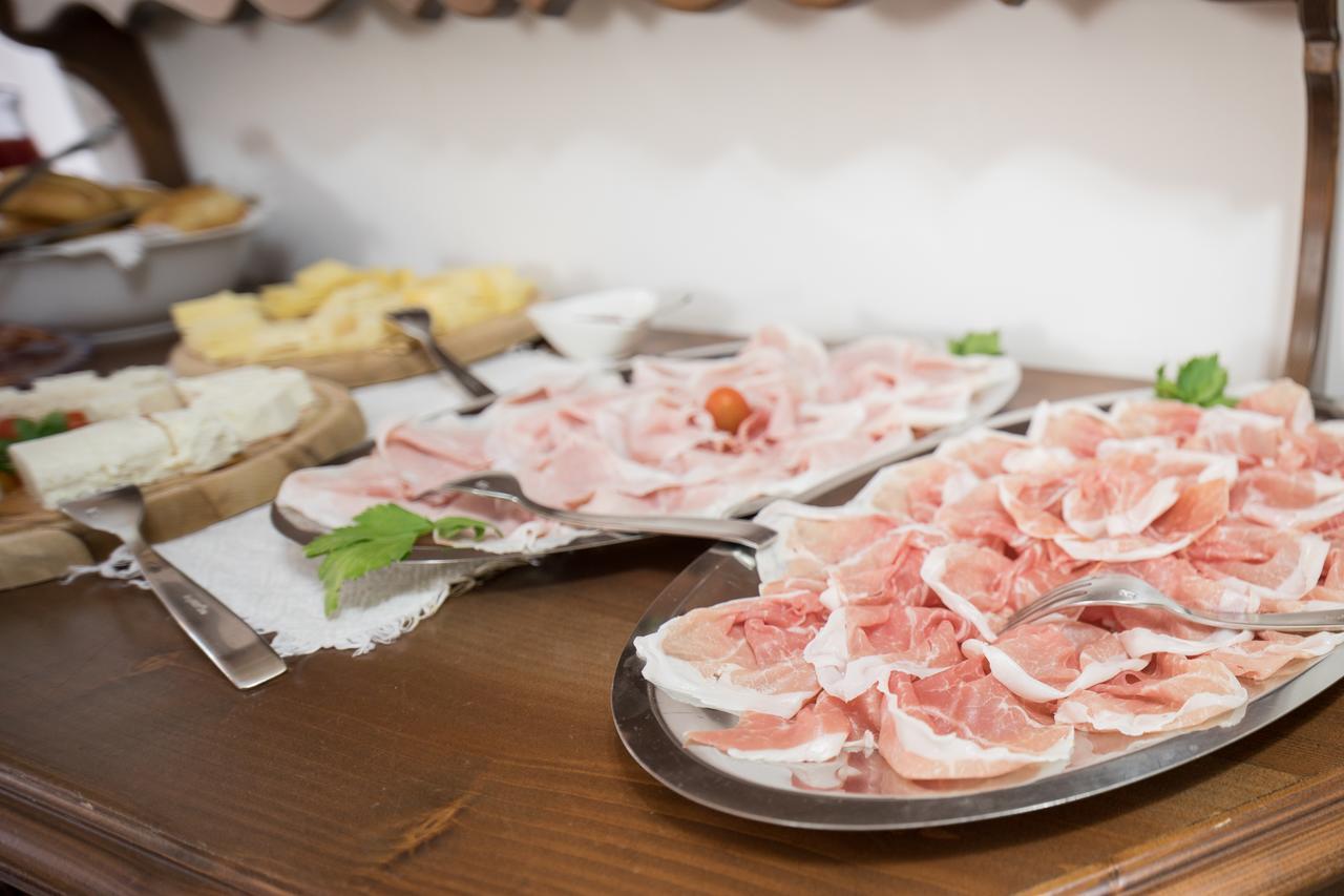 R&B La Gerla Blu Bed & Breakfast Tolmezzo Bagian luar foto